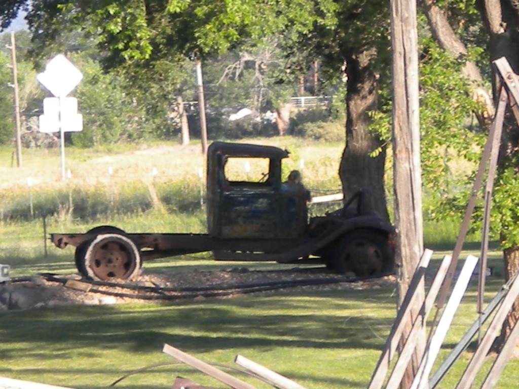 Old Truck  (probably doesn't run any more)